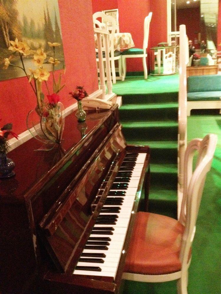 Hotel Embassy