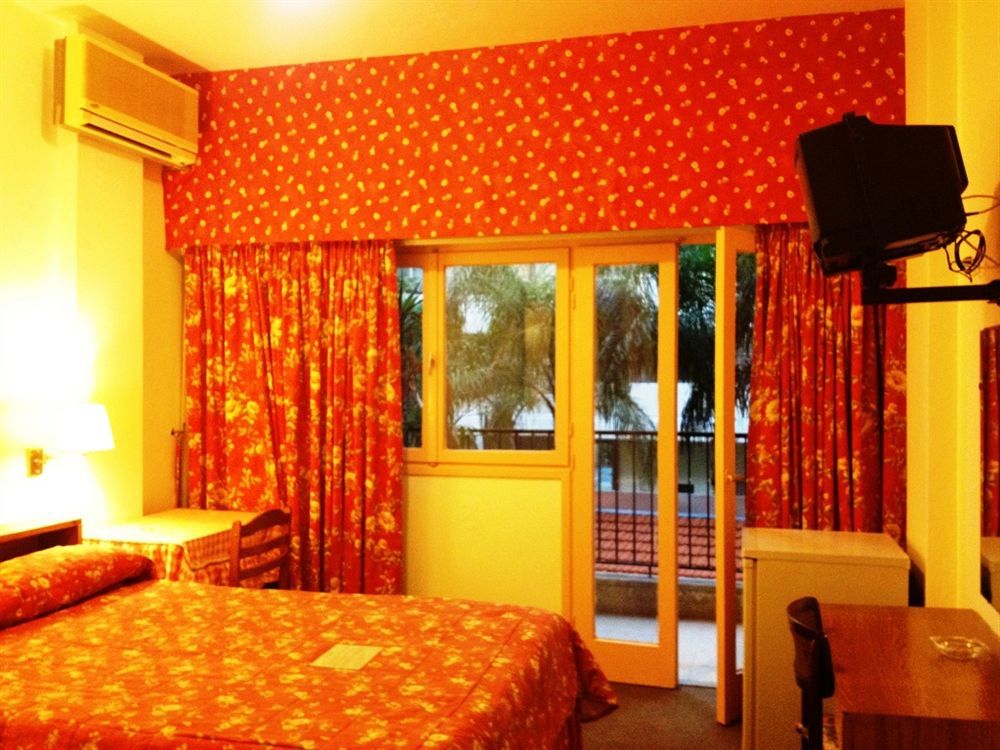 Embassy Hotel 3*